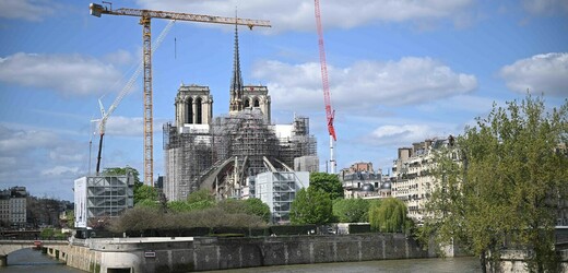Pařížský Notre-Dame vyhořel před pěti lety, opravuje se i středověkými metodami 